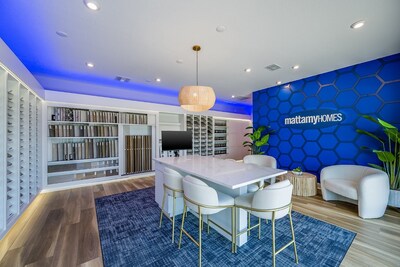 Mattamy’s new design studio in Venice, Florida, displaying the view from the front entrance with a consultation table situated in the middle and design options placed around the studio. (CNW Group/Mattamy Homes Limited)