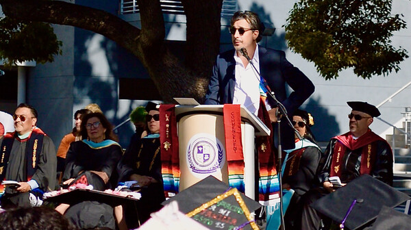 Pete Pallarés speaking at SJCC graduation