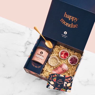 The Case of the Mondaes includes Talenti Summer Strawberry Sorbetto, De Soi Très Rosé Sparkling Non-Alcoholic Aperitif, freeze dried strawberry slices, white chocolate shavings, and freeze-dried edible flowers (PRNewsfoto/Unilever North America)