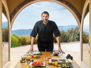 Meet a Scientologist Turns up the Heat on Healthy Eating With World-Class Chef Kevin Smith