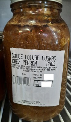 Sauce poivre cognac chez Perron (Groupe CNW/Ministère de l'Agriculture, des Pêcheries et de l'Alimentation)