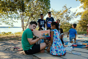 ONG Vaga Lume amplia sua atuação na Amazônia com novas bibliotecas, 15 mil livros distribuídos e voluntários ribeirinhos