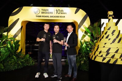Pictured L-R: Dong Ming, Vice President and Co-Founder of Tiger Brokers, Wu Tianhua, Global CEO and Co-Founder of Tiger Brokers, Ian Leong, Singapore CEO of Tiger Brokers (PRNewsfoto/Tiger Brokers Singapore)