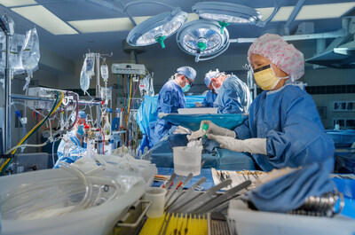 MedStar Heart & Vascular Institute cardiac surgery team in the operating room.