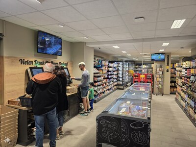 Self-service technology from Diebold Nixdorf enables economic operation of 24/7 store concept