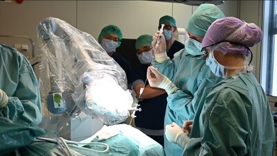 NaoTrac reached to the lesion and neurosurgeon is taking out the tissue sample. (PRNewsfoto/Brain Navi Biotechnology Co., Ltd.)