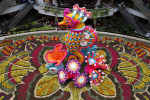 Colossal seahorse, floral tapestry raise awareness at Feria de Flores in Medellin about marine conservation