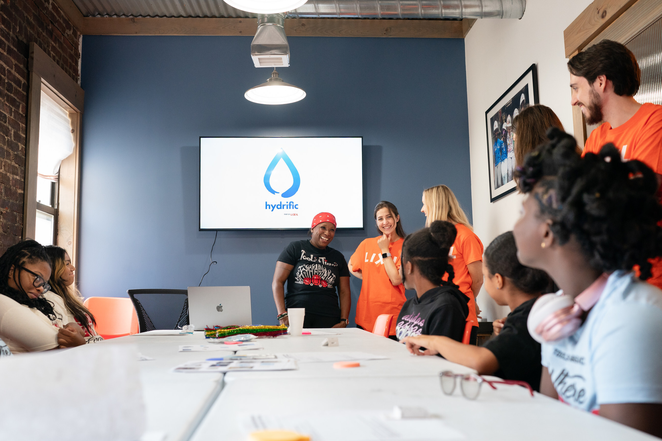 Unable to view the image, Please provide a valid URL.