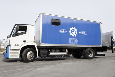 Labatt Electric Service Truck Credit : ThierryQuenette (Groupe CNW/LA BRASSERIE LABATT LIMITEE)