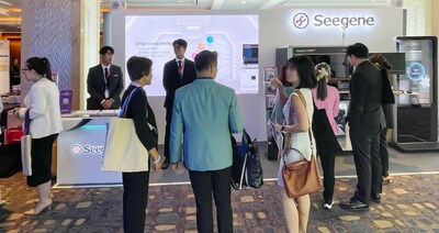 Seegene expone su stand y realiza demostraciones de sus productos para el diagnóstico del VPH con STARlet-AIOS™ en AOGIN 2024 el jueves 11-13 de julio de 2024 (PRNewsfoto/Seegene Inc.)