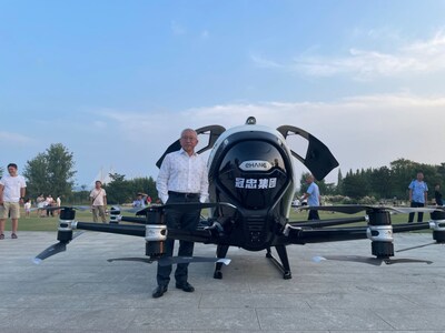 冠忠巴士集團中國業務總監鄭敬凱先生期待EH216-S在港澳空中觀光、空中交通等領域發揮重要作用。 (PRNewsfoto/冠忠巴士集團有限公司)