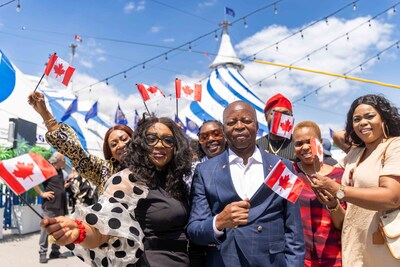 400 new Canadians participate in largest Canadian Citizenship Ceremony in 20 years, hosted by Cirque du Soleil under the iconic Big Top in Toronto, ON. (Photo: Mathew Tsang) (CNW Group/Cirque du Soleil)