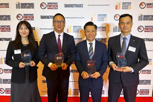Joe Liang (second from right), Executive Vice President of Cathay Financial Holdings, Winfield Wong (second from left), Chief Executive of the Cathay United Bank Singapore Branch, and Chun-Liang Lin (first from right), Assistant Vice President of Cathay United Bank, accepted the awards on behalf of Cathay Financial Holdings and Cathay United Bank. Joe Liang (second from right), Executive Vice President of Cathay Financial Holdings, Winfield Wong (second from left), Chief Executive of the Cathay United Bank Singapore Branch, and Chun-Liang Lin (first from right), Assistant Vice President of Cathay United Bank, accepted the awards on behalf of Cathay Financial Holdings and Cathay United Bank.