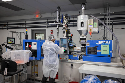 DEMGY Chicago - Injection molding in clean room