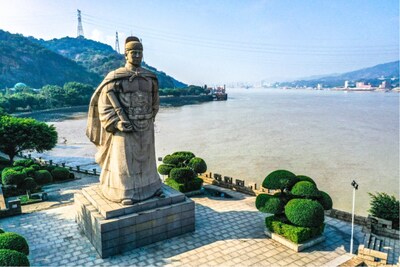 The photo shows the statue of Zheng He by the Minjiang River. (Source: Publicity Department of CPC Changle District Committee)