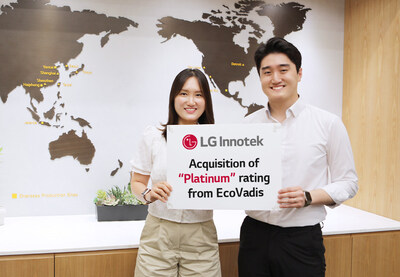 LG Innotek employees celebrate the company’s achievement of EcoVadis’ Platinum status