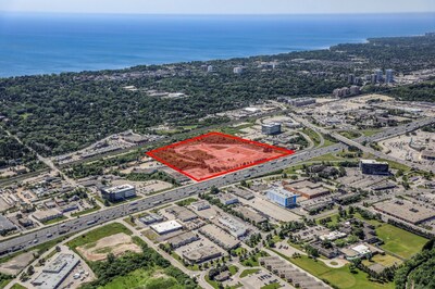 Acquired lands looking southwest towards downtown Oakville and Lake Ontario. (CNW Group/The Rose Corporation)