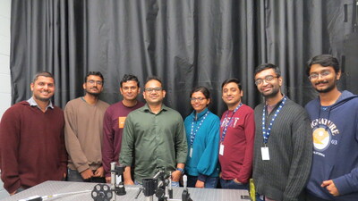 De gauche à droite: Kishan Lal , Nirmal Anand, Dipon Ghosh, Sharif Sadaf, Christy Jenson, Afjalur Rahman, Atharba Zope, et Ronit Parikh. (Groupe CNW/Institut National de la recherche scientifique (INRS))