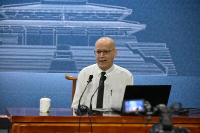 Professor Peter Ditmanson delivered a lecture titled "Selling the TongJi: The Dissemination of Chinese Ming Dynasty History in the 16th and 17th Century"at the Confucius Academy on June 15, 2024.