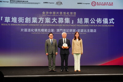 Secretary for Social Affairs and Culture of the Macao SAR Ao Ieong U (right) and Sands China Ltd. Executive Vice Chairman Dr. Wilfred Wong (left) present a special Leading Role-model Enterprise for Community Revitalisation award to Managing Director of Future Bright Holding Ltd. Chan Chak Mo (centre) in recognition of introducing various business elements to the Rua das Estalagens neighbourhood and setting a role model for other potential entrepreneurs at The Londoner Macao Thursday.