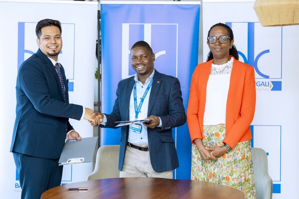 From left to right: Ullas Puntambekar, Head of Global Partnerships, Veefin Solutions; Bonaventure Urimube, Chief Credit Officer, Bank of Kigali; Diane Karusisi, Chief Executive Officer, Bank of Kigali