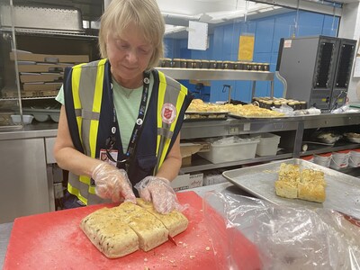 Emergency Disaster Services volunteers provide meals at the downtown Hamilton YMCA. (CNW Group/The Salvation Army Ontario Division)