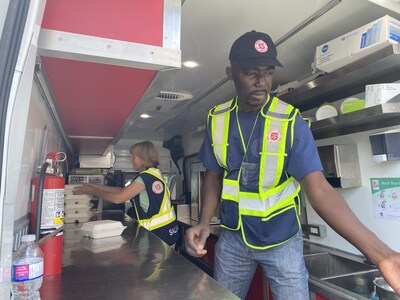 Emergency Disaster Services volunteers provide meals at the downtown Hamilton YMCA. (CNW Group/The Salvation Army Ontario Division)