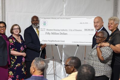HHA President & CEO David A. Northern Sr. and Houston Mayor John Whitmire hold a ceremonial $50 Million check from HUD, celebrating the Choice Neighborhoods Implementation Grant. They are joined by (left to right): Candace Valenzuela, HUD Regional Administrator for Region VI; Julia R. Gordon, Assistant Secretary for the Office of Housing and Federal Housing (FHA) Commissioner; Delores Ford, Cuney Homes Resident Council Board President; and City of Houston Councilmember Carolyn Evans-Shabazz.