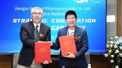 Dr. Chunlin Chen and Dr. Lianshan Zhang at Strategic Cooperation Signing Ceremony