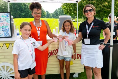 Air Canada annonce que le 12e tournoi de golf annuel de la Fondation Air Canada atteint un nouveau jalon dans la collecte de fonds pour la santé des enfants (Groupe CNW/Air Canada)