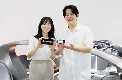 LG Innotek employees demonstrate the Next-Generation Digital Key solution’