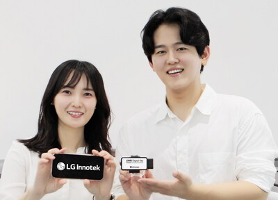 LG Innotek employees demonstrate the Next-Generation Digital Key solution’