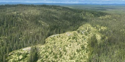 Figure 31: Principal spodumene pegmatite outcrop at CV13 (looking northeast). (CNW Group/Patriot Battery Metals Inc.)