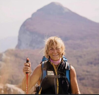 Vienna Cammarota hiking up a mountain on her journey. (Photo provided by Associazione Cina-Italia di Shanghai) (PRNewsfoto/People's Daily)