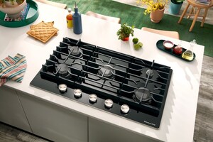 KITCHENAID® LAUNCHES THE MOST POWERFUL GAS-ON-GLASS COOKTOP¹ FOR PRECISE AND CLEAN MAKING