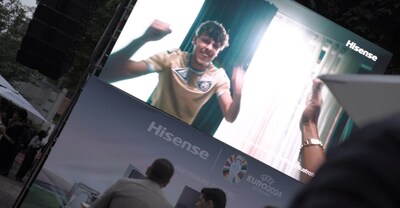 Hisense a établi la zone des amateurs de football à Paris pendant l’UEFA EURO 2024™ (PRNewsfoto/Hisense)