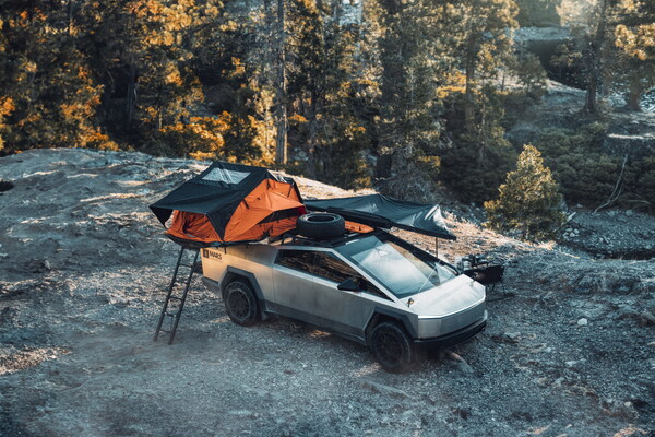 Tesla Cyberturck con kit de Cyberlanding MARS™