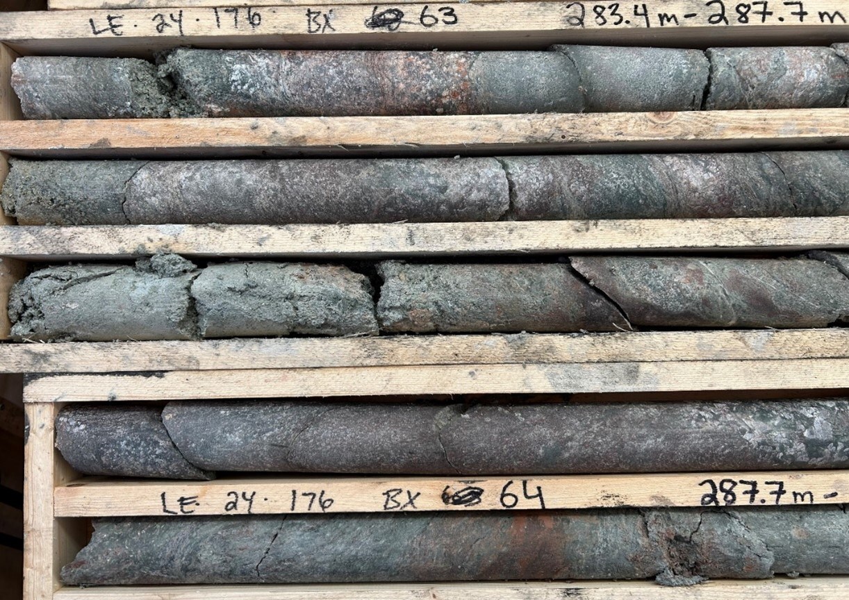 Figure 8 – Chloritized basement gneisses 5 to 10 metres below the unconformity in Target Area D (LE24-176, 283.4-289.5m). The mineral spectroscopy classification is dominated by sudoite (chlorite) with lesser illite. (CNW Group/IsoEnergy Ltd.)