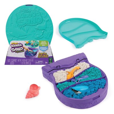 Explore the depths of the ocean with the Deep Sea Playset, diving into 24oz of white, teal and blue Kinetic Sand, scooping with the seashell and revealing the hidden characters in each layer. (CNW Group/Spin Master Corp.)