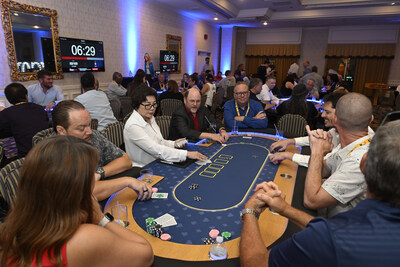 LAS VEGAS, NEVADA - JULY 13: (EXCLUSIVE COVERAGE) Jason Alexander (C) plays poker with WSOP VIP players during the World Series of Poker (WSOP) Free-To-Play App's poker tournament at Paris Las Vegas on July 13, 2024 in Las Vegas, Nevada. (Photo by Bryan Steffy/Getty Images for World Series of Poker (WSOP)) (PRNewsfoto/Playtika Holding Corp)