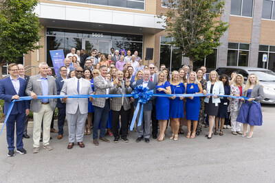 Ribbon-cutting with Sonata Bank dignitaries and the Williamson County Chamber celebrating Sonata Bank's new Brentwood location. L-R: Matt Largen, Sonata Bank Team: Brian Shaw (SVP, Commercial Banking/Lender), Dr. Turner Nashe Jr. (Board Member), Wendell Bontrager (President), Farzin Ferdowsi (Board Chairman), Dan Dellinger (CEO), Katie Horne (VP), Cassie Dellinger (SVP), Jenna Reece, Sara Aljanabi, Diane Finchem (CPO), Woubit Atnafe, Rhonda Day, Megan Dean