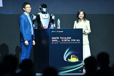 Celine Cao (R), CEO of Huawei Cloud Thailand, demonstrated the Kuavo robot (M) with Luo Hongjun (L), Marketing & Solution VP of Huawei Cloud Thailand