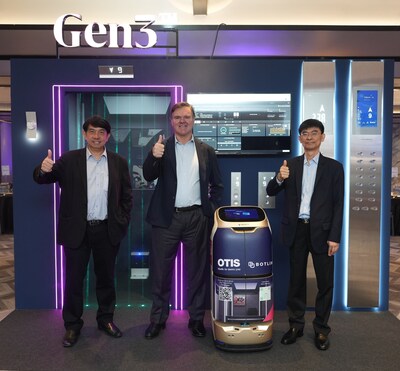 Otis unveiled its Gen3™ connected elevator platform at its recent ‘Platform for Possibility’ launch event in Bangkok. From left to right: Worraphan Khemasingki, Managing Director, Thailand; Grant Mooney, Mangaging Director Southeast Asia and Boonlert Homapant, Associate Director, New Equipment Sales, Thailand. Otis unveiled its Gen3™ connected elevator platform at its recent ‘Platform for Possibility’ launch event in Bangkok. From left to right: Worraphan Khemasingki, Managing Director, Thailand; Grant Mooney, Mangaging Director Southeast Asia and Boonlert Homapant, Associate Director, New Equipment Sales, Thailand.