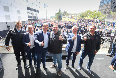 Scala’s COO, José Eduardo Quintella; São Paulo’s Secretary of Economic Development, Jorge Lima; Governor of São Paulo, Tarcísio de Freitas; Scala’s Co-Founder and CEO, Marcos Peigo; Vice Mayor of Barueri, Beto Piteri; and Scala’s Senior VP of Corporate Development, Luciano Fialho; joined by over 1,500 professionals, including Scala employees and third-party workers, at the event.