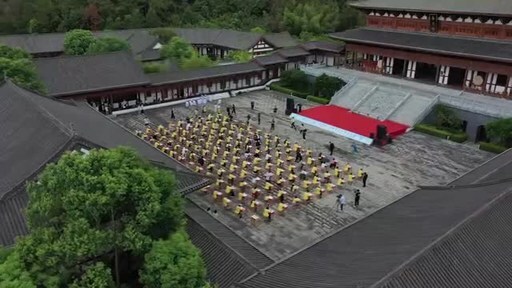 CCTV+: La ceremonia de apertura de la final mundial de la 23.ª Competencia de dominio del idioma chino "Chinese Bridge" para estudiantes universitarios extranjeros se celebró en Nanping, Fujian