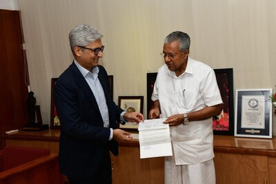 From Left to Right: Mr. Anand Roy, MD & CEO, Star Health & Allied Insurance, handing over a cheque of Rs 50 lacs to Chief Minister of Kerala, Hon'ble Pinarayi Vijayan, in support for landslide-affected Wayanad