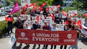 Unifor holds day of action at DHL locations across Canada to support Safe Rates