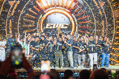 Falcons Esports hoists the Esports World Cup Club Championship Trophy at the inaugural event's Closing Ceremony in Riyadh, Saudi Arabia, on Sunday, August 25. (PRNewsfoto/Esports World Cup Foundation)