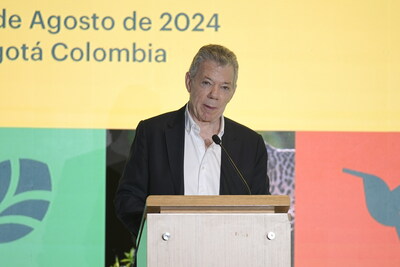 El Expresidente de Colombia y Premio Nobel de la Paz Juan Manuel Santos participando en el evento Gente, Naturaleza y Clima en América Latina y el Caribe en Bogotá DC, Colombia. Coorganizado por la Fundación Rockefeller, la Fundación Compaz y el Fondo Mundial para la Naturaleza.