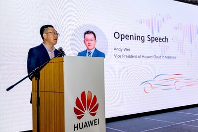 Mr Andy Wei, Vice President of Huawei Cloud in Malaysia, emphasised digital transformation in Malaysia's automotive industry during his welcome speech at the Huawei Malaysia Automotive Industrial Executive Symposium.